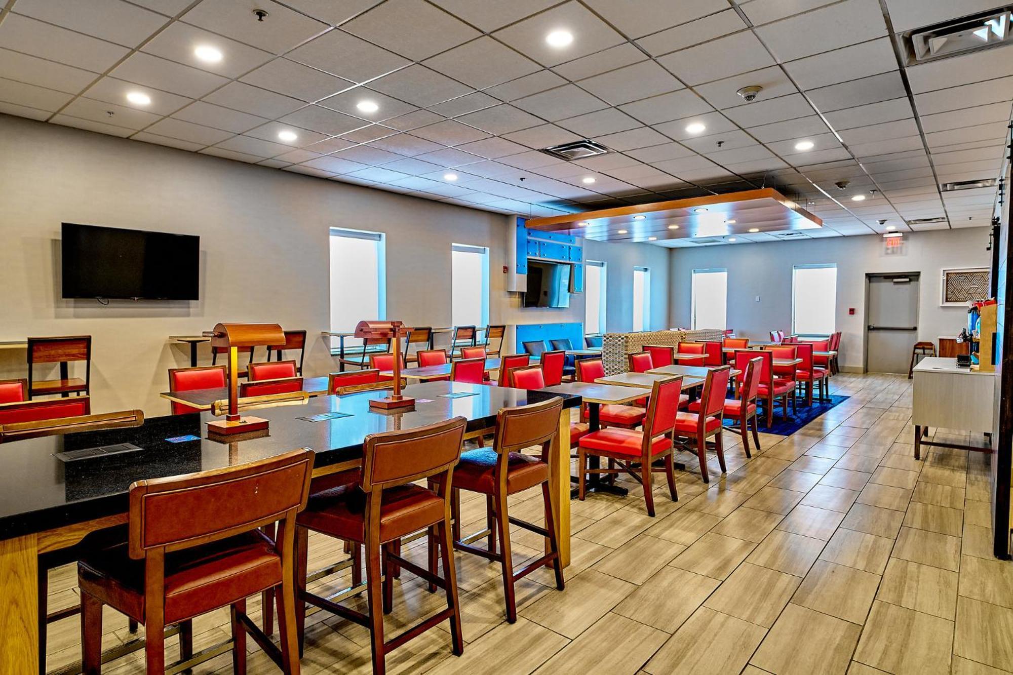 Holiday Inn Express Charleston-Civic Center By Ihg Exterior foto
